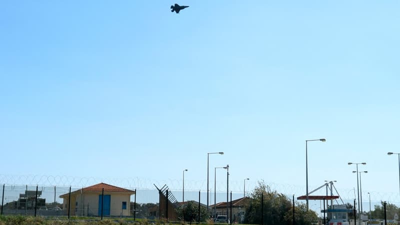 La Grèce envoie deux frégates et des avions F-16 à Chypre après une attaque de drones contre une base britannique située sur l'île