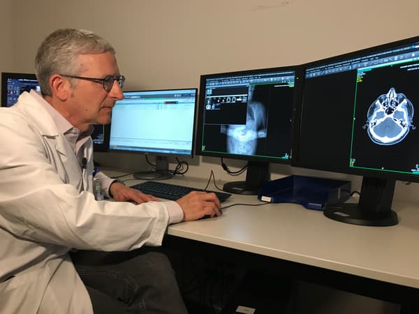 Frédéric Ricolfi, chef de pôle imagerie et neuroradiologie au CHU de Dijon. Frédéric Ricolfi, chef de pôle imagerie et neuroradiologie au CHU de Dijon.