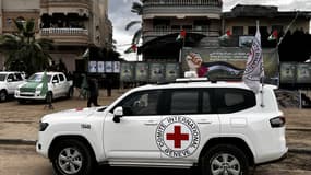 Des véhicules du Comité international de la Croix-Rouge à Deir al Balah, Gaza, le 8 février 2025.