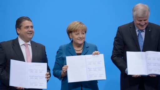 Sigmar Gabriel, Angela Merkel, et Horst Seehofer lors de la signature du contrat de la grande coalition, lundi 16 décembre.