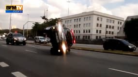 São Paulo : Une voiture de police se crashe pendant un convoi
