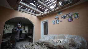 Une maison bombardée dans l'Est de l'Ukraine
