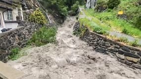 La rivière Visp subit de fortes crues à Zermatt, en Suisse, le 21 juin 2024