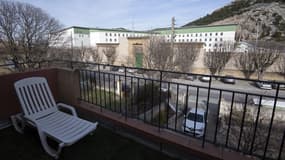 Photo prise depuis le balcon d'un riverain avec vue sur Baumettes II, le bâtiment pour femmes de la prison des Baumettes, le 14 février 2018.