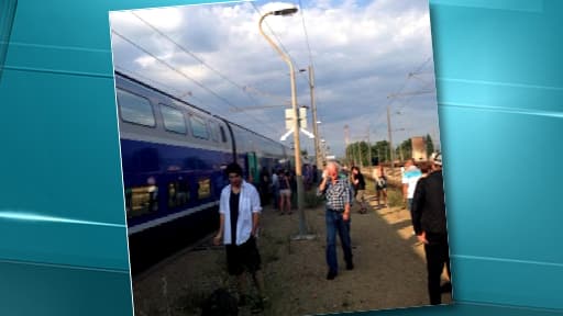 Passagers de la double rame bloquée. Image envoyée par un Témoin BFMTV.