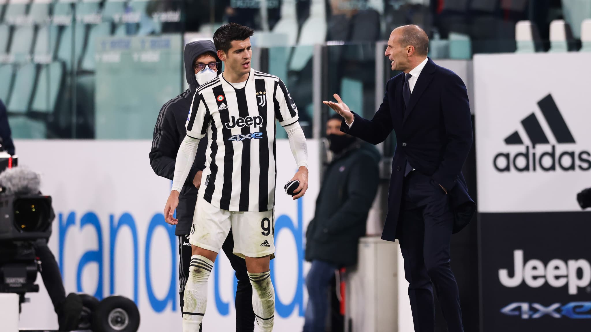 Alvaro Morata et Massimiliano Allegri lors de Juventus-Genoa Alvaro Morata et Massimiliano Allegri lors de Juventus-Genoa