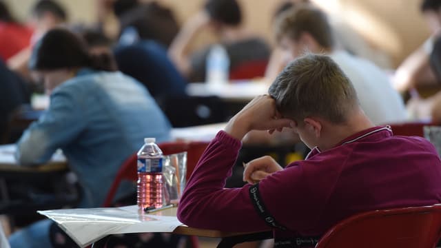 Elèves passant le bac.