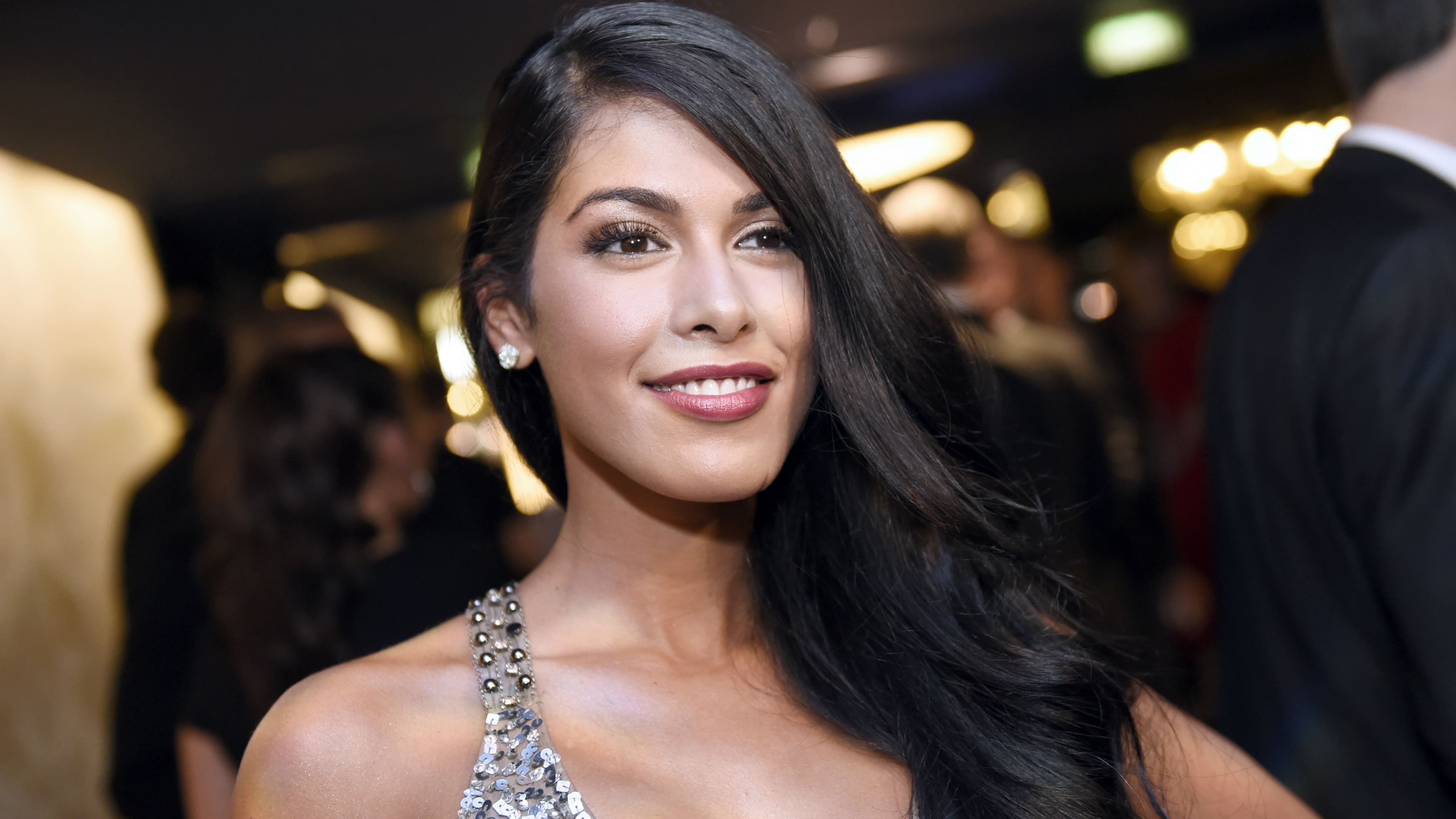 Ayem Nour à la cérémonie des Globes de Cristal à Paris, le 13 avril 2015 Ayem Nour à la cérémonie des Globes de Cristal à Paris, le 13 avril 2015