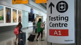 Des passagers arrivent à l'aéroport d'Heathrow, le 3 juin 2021 à Londres