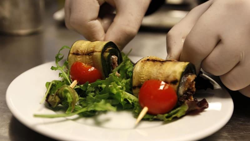 L'appellation "fait maison", qui pourrait faire son apparition sur les menus des restaurants français, est largement plébiscitée par les clients mais suscite beaucoup d'interrogations, voire de scepticisme, chez les professionnels. /Photo prise le 15 avri