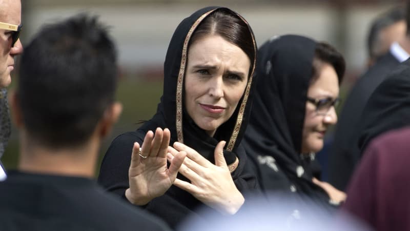 La Première ministre néo-zélandaise Jacinda Ardern a participé au rassemblement en souvenir des victimes de Christchurch vêtue d'un voile.