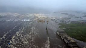 Le Severo-Kurilsk touché par le tsunami sur l'île de Paramushir, dans les îles Kouriles du nord de la Russie, le 30 juillet 2025. 