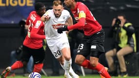 Flavien Tait (Angers) face à Ronny Rodelin (Guingamp)