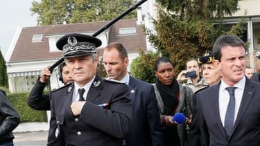 Manuel Valls à côté de Jean-marie Vilain, maire de Viry-Châtillon (à droite sur la photo). Photo d'illustration