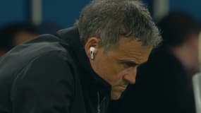 Luis Enrique, entraîneur du PSG, porte une oreillette, 6 avril 2024