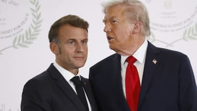 Le président français Emmanuel Macron (à gauche) et le président américain Donald Trump (à droite) lors d'un sommet sur Gaza, à Charm el-Cheikh, en Egypte, le 13 octobre 2025