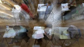 Le parquet de Paris a ouvert une enquête préliminaire au sujet de possibles fuites concernant l'épreuve d'histoire-géographie du baccalauréat scientifique de 2012. /Photo prise le 18 juin 2012/REUTERS/Vincent Kessler