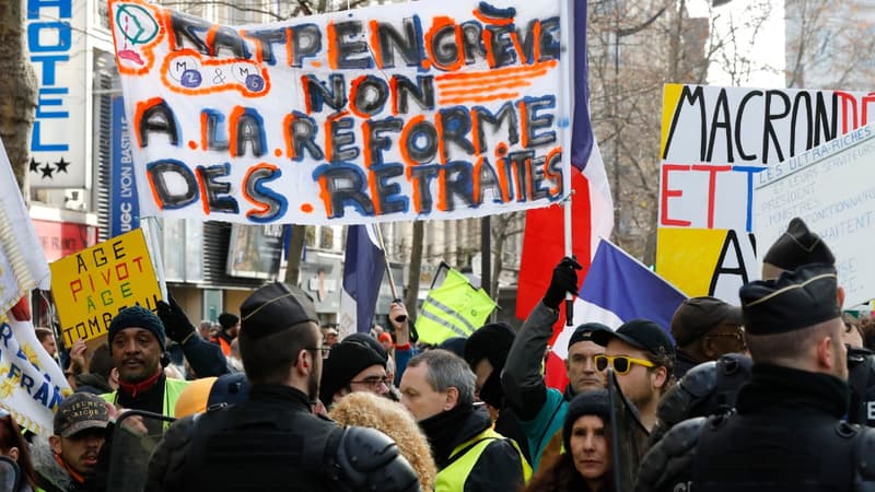 Des opposants à la réforme des retraites dans la rue à Paris, samedi 4 janvier 2020