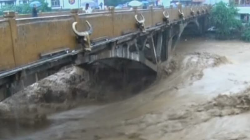 Cours d'eau en crue près de Qiandongnan dans le Guizhou en Chine