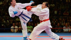 Emily Thouy, à droite, médaillée d'or à Bakou dans la catégorie -55kg
