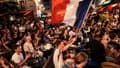 Des supporters français en terrasse pour regarder la demi-finale de Coupe du monde France-Espagne, le 14 juillet 2026.