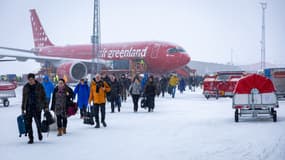 Un vol prévu pour New York à 9h00 locales et un autre à destination de Billund au Danemark à 11h50 ont été annulés.
