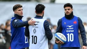 Matthieu Jalibert avec Antoine Hastoy et Romain Ntamack en janvier 2023