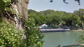 Lorsque le feu est passé au vert, le véhicule a continué tout droit et explosé les barrières de sécurité. (Photo: l'avenue de Verdun, à Maisons-Alfort, où a eu lieu l'accident)