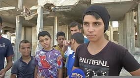 A Gaza, les jeunes lancent des pierres sur les soldats israéliens