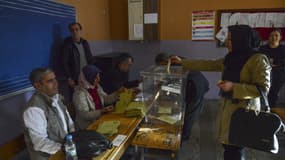 Les bureaux de vote ont ouvert en Turquie, ce dimanche 16 avril 2017.
