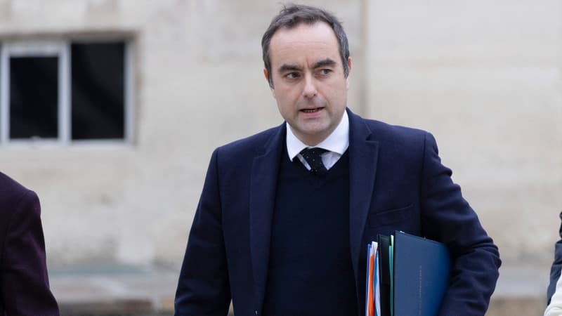 Motions de censure: Sébastien Lecornu fustige des "postures cyniques partisanes" qui "retardent les discussions budgétaires"