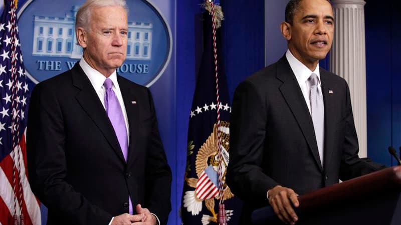 Barack Obama a chargé mercredi le vice-président américain Joe Biden de mener une réflexion nationale sur les violences liées aux armes à feu et attend ses recommandations d'ici un mois. /Photo prise le 19 décembre 2012/REUTERS/Yuri Gripas