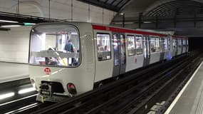 Une rame de métro à Lyon.