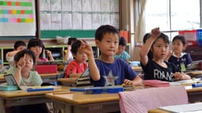 Le gouvernement japonais veut ouvrir les enfants aux langues étrangères. 