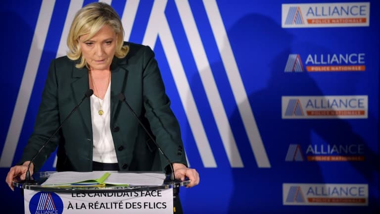 La candidate RN à la présidentielle Marine Le Pen s'exprime lors d'une réunion organisée par le syndicat de police Alliance le 2 février 2022 à Paris