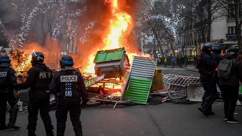 Des heurts ont éclaté dans l'après-midi à Paris. 