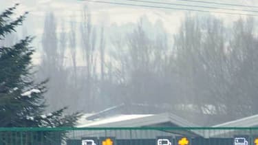 Pour des raisons encore inconnues, la remorque d'un poids lourd a pris feu sur l'A8 ce jeudi matin, vers 10h30