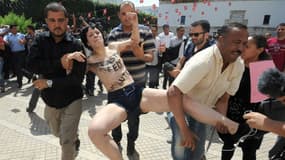 Trois Femen venues de Paris pour mener une action à Tunis ont été interpellées sans ménagement, ce mercredi.
