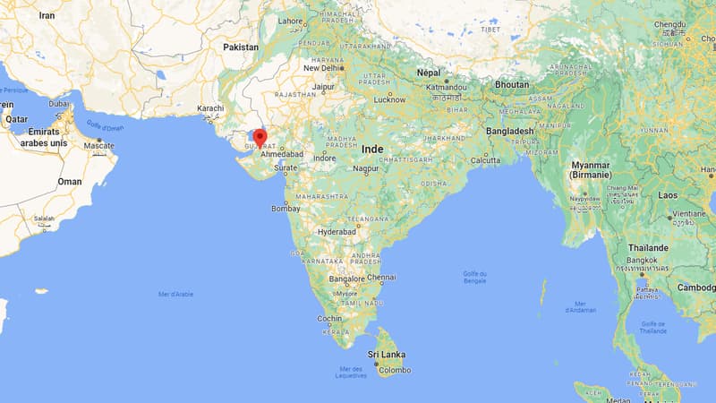 Un pont suspendu s'effondre en Inde, au moins 30 morts