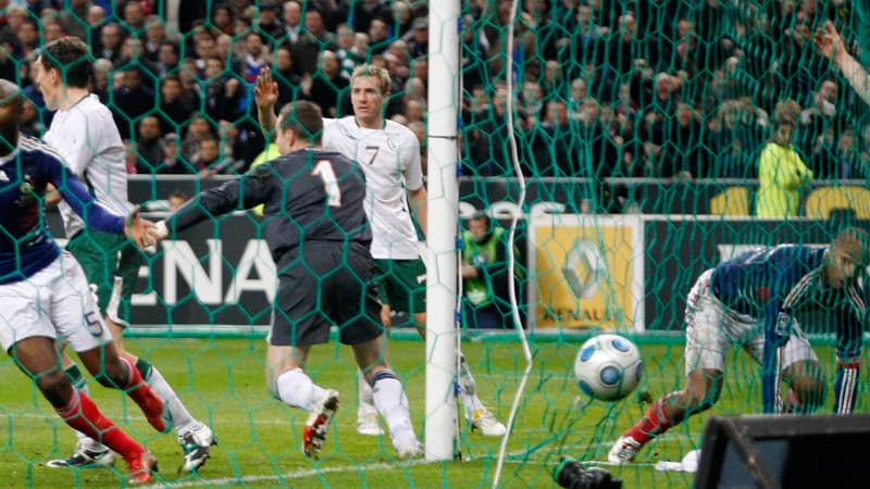 Thierry Henry après sa main et le but de William Gallas contre l'Irlande en 2009. Thierry Henry après sa main et le but de William Gallas contre l'Irlande en 2009.