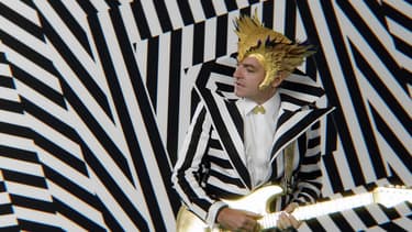 Le chanteur M dans son nouveau clip "Superchérie".