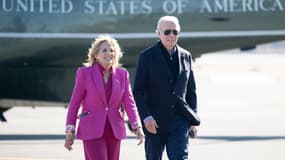 Le président américain Joe Biden et la première dame Jill Biden arrivent à l'aéroport international de Philadelphie, à Philadelphie, Pennsylvanie, le 3 février 2024