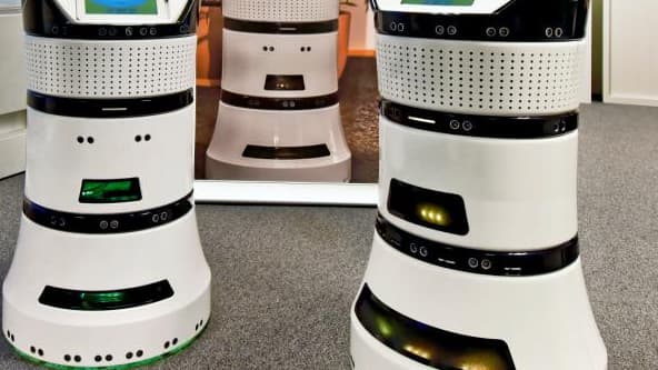 Cofely Services, Groupe GDF SUEZ, s’associe à Partnering Robotics pour développer les services aux bâtiments de demain avec le robot Diya One. Ce dernier peut notamment purifier l'air