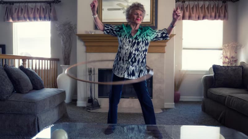La femme à l'origine du hula-hoop aux États-Unis est morte à l'âge de 101 ans thumbnail