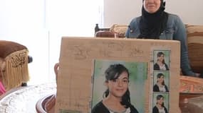 La maman d'Assia, heureuse d'avoir retrouvé sa fille avant son départ annoncé pour la Syrie.