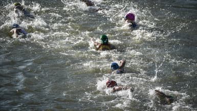 L'épreuve mixte de triathlon aux Jeux olympiques de Paris, le 5 août 2024