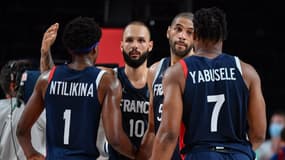 Evan Fournier et les Bleus lors de la finale des JO de Tokyo.