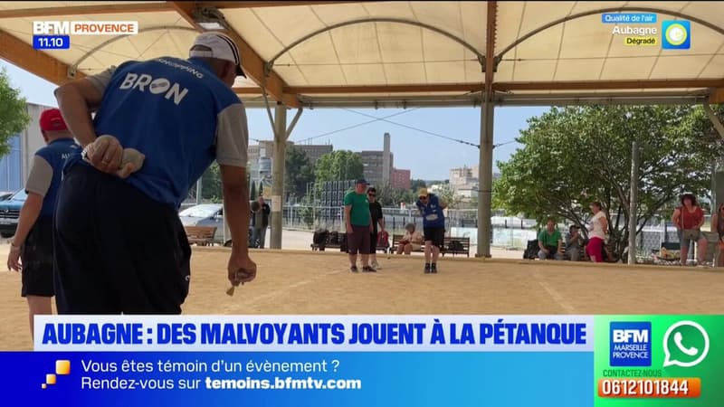 Aubagne: des malvoyants jouent à la pétanque