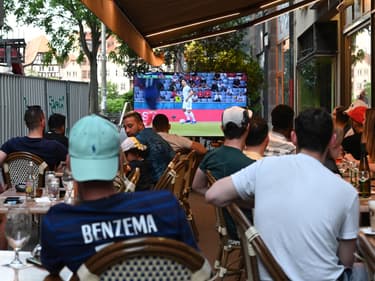 Des supporters de l'équipe de France dans un bar pendant l'Euro, à Strasbourg le 15 juin 2021
