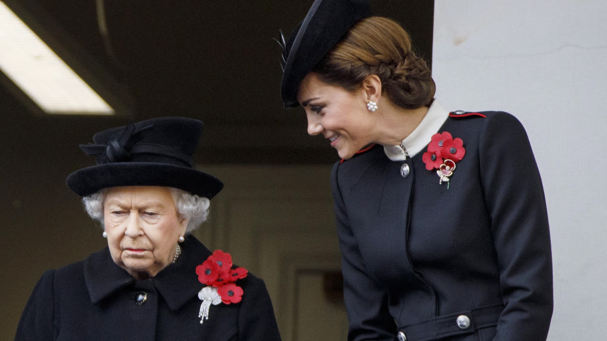 Kate Middleton et la reine Elizabeth le 11 novembre 2018, lors des commémorations de la Première Guerre mondiale.